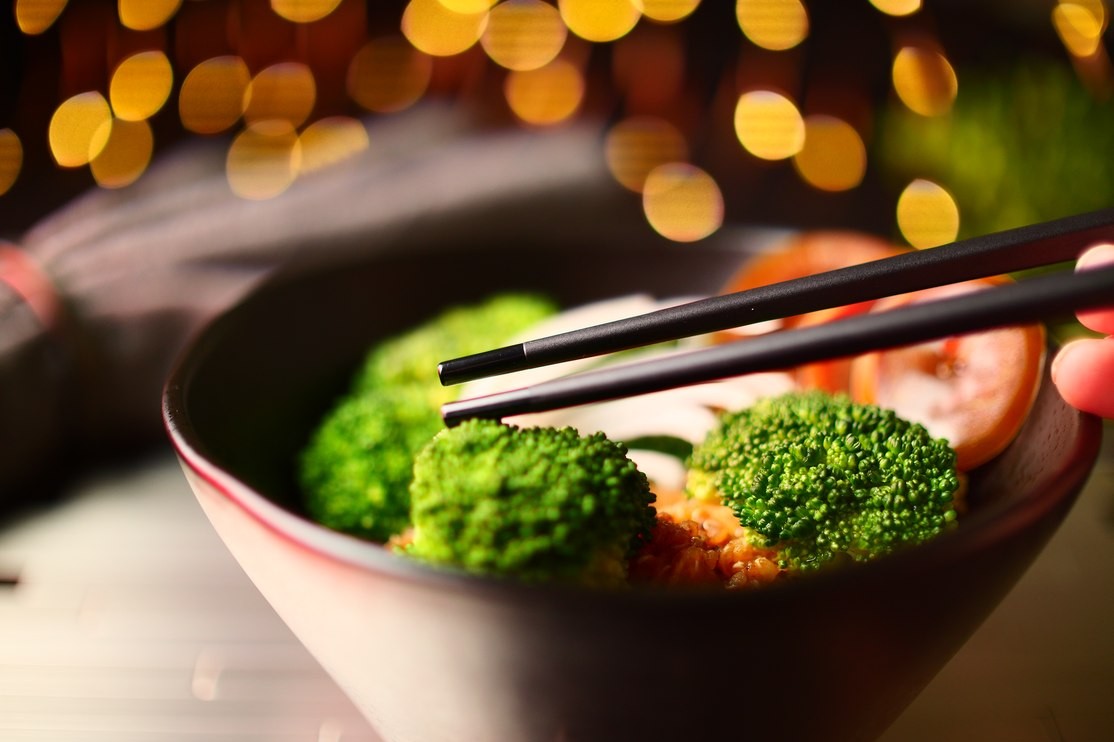 Using Mantis chopsticks traditionally